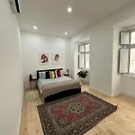 Baixa Chiado Bedrooms 3*