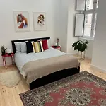 Baixa Chiado Bedrooms 招待所 3*
